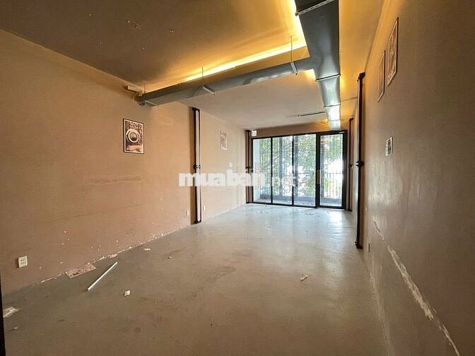 Mặt Tiền Lạc Long Quân - Khu Ngân Hàng, Văn Phòng, Trường Học.