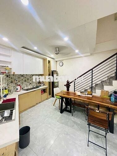 [ 4 TẦNG_3PN_SÁT Q.1 ] HẺM SẠCH ĐẸP