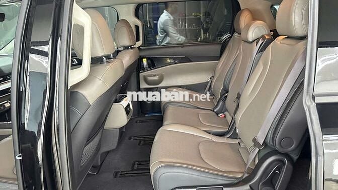 Kia Carnival 2025 Premium 2.2D siêu lướt 3000 km