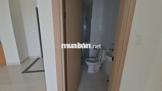 Nhà mới tinh chưa ai ở, block B1 căn góc  68 m2 2PN  cần tìm chủ mới