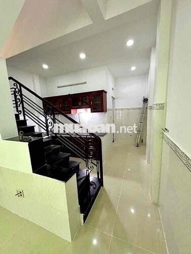 Nhà Ngay Quận 1 - 42m2 - hẻm xe hơi - Sổ vuông - chỉ hơn 4ty