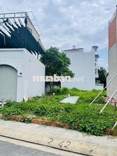 SÓT LÔ ĐẤT ĐẸP CÁCH PHẠM VĂN ĐỒNG 20m - FULL THỔ NGANG 4.5m ,xây cao
