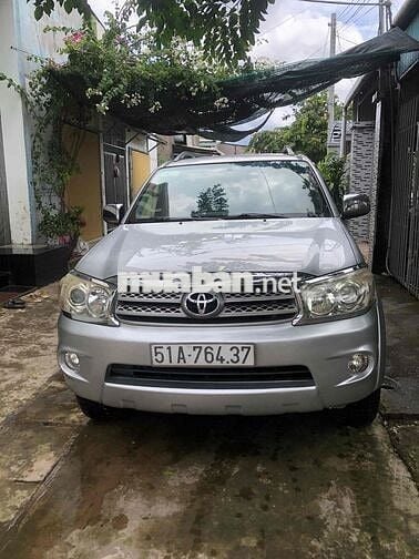 Toyota Fortuner 2009 2.5G - 200000 km