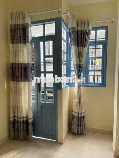 nhà cần bán bán chính chủ DT 2m50x4m12 .1 lầu .1 P .2 tolet