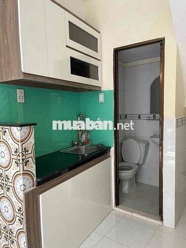nhà cần bán bán chính chủ DT 2m50x4m12 .1 lầu .1 P .2 tolet
