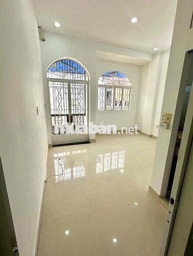 Nhà Ngay Quận 1 - 42m2 - hẻm xe hơi - Sổ vuông - chỉ hơn 4ty