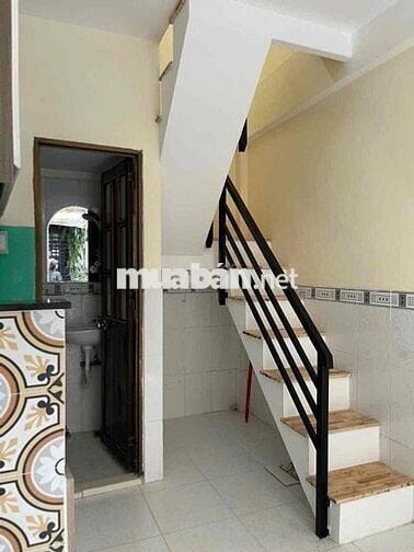 nhà cần bán bán chính chủ DT 2m50x4m12 .1 lầu .1 P .2 tolet