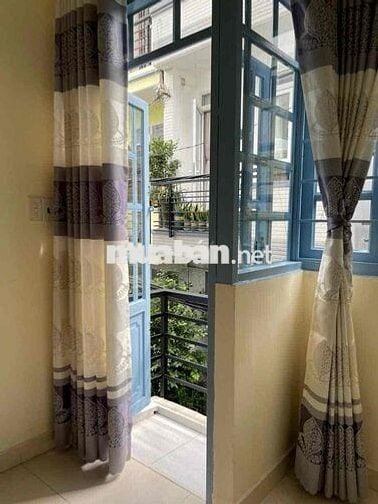 nhà cần bán bán chính chủ DT 2m50x4m12 .1 lầu .1 P .2 tolet