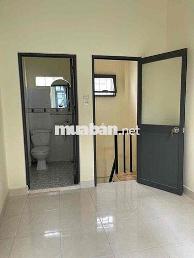 nhà cần bán bán chính chủ DT 2m50x4m12 .1 lầu .1 P .2 tolet