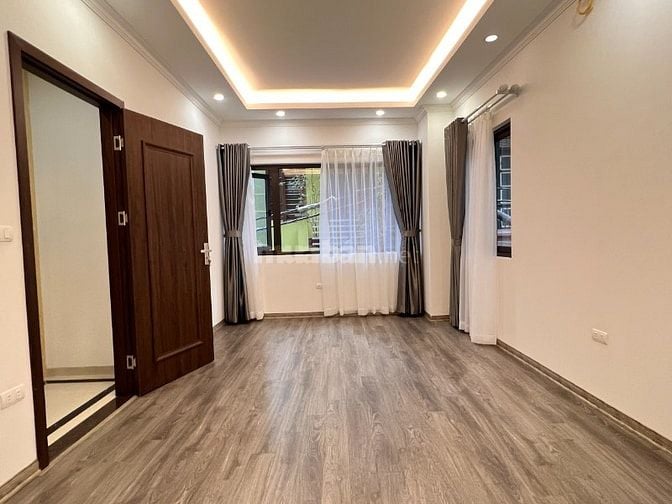 Chính chủ tên em, bán nhà 6 tầng mặt ngõ 50 Võng Thị, ô tô đỗ cửa