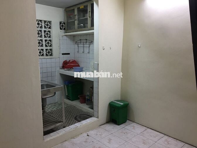 Toàn bộ lầu 1,2 như hình nhà MT Nơ Trang Long có lối đi riêng bên hông