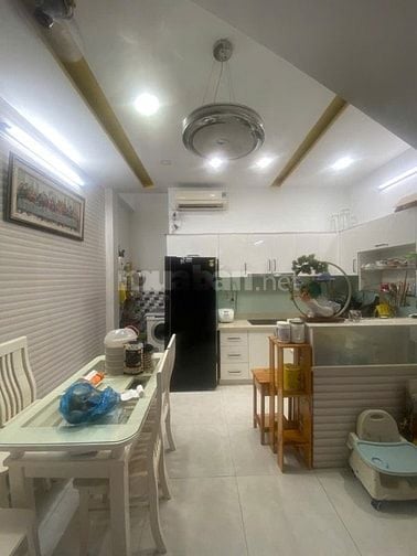 Nhà cần bán gấp quận Tân Bình giá rẻ.