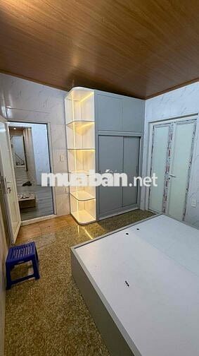 Tập thể tầng 2 lô góc mặt đường Giáp Bát 90m2 sổ chung