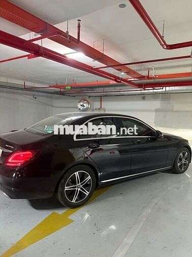 Kẹt tiền bán Mercedes  C Class đã qua sử dụng