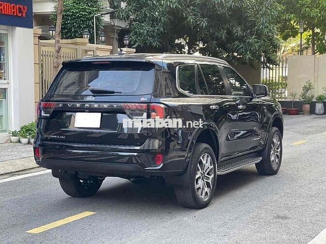 Everest Titanium 2022 Xe Bsns Tại Hãng Forđ