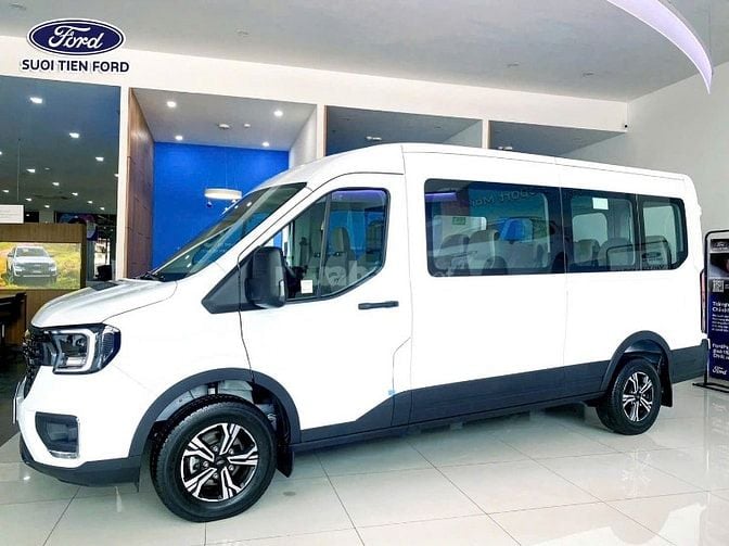Ford Transit 2025 Trend chiếc xe 16 chỗ dẫn đầu phân khúc