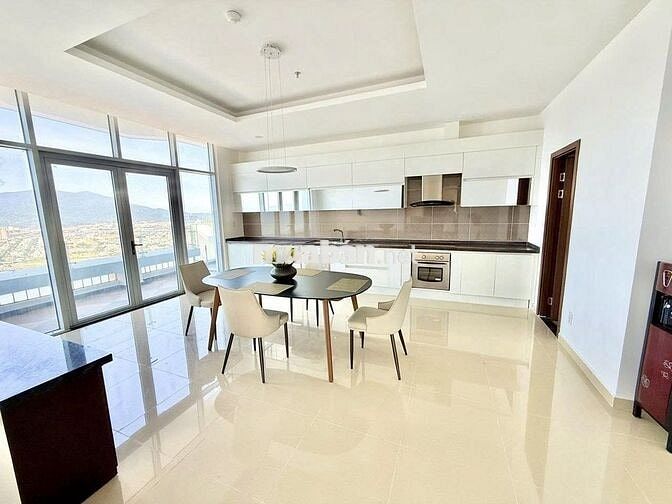 Cho thuê CC Blooming Tower , 90 triệu, 400m2, 5PN, 4WC, đẹp