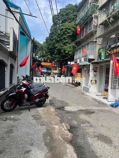 Mặt bằng kinh doanh ngay khu chợ thanh đa sầm uất
