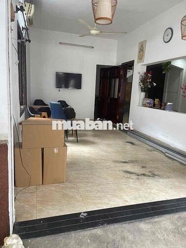 Mặt bằng kinh doanh ngay khu chợ thanh đa sầm uất