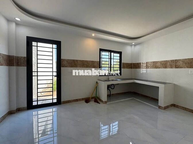 Cần bán nhà 1 sân rộng, 1 phòng khách,4 PN, 1 phòng bếp và WC, 1,25 tỷ
