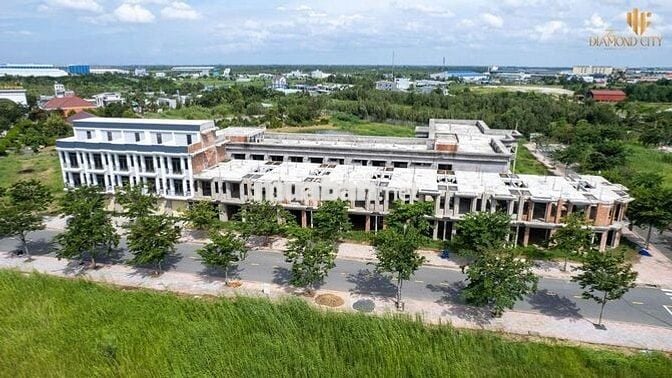 Bán Nhà 1T2L1Tum, Giá 2.5 tỷ Sổ Sẵn Hỗ Trợ Vay NH - Hựu Thạnh, Long An