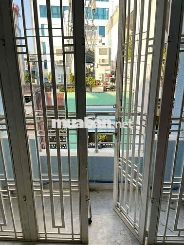 PASS PHÒNG TRỌ NGAY TRUNG TÂM QUẬN 3 CÓ BAN CÔNG