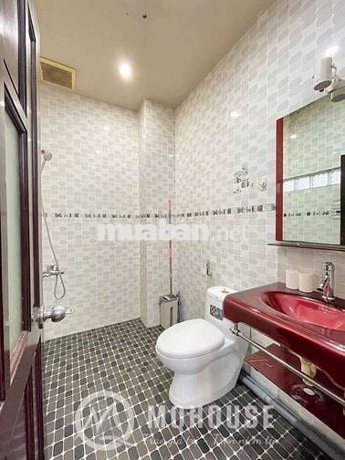 Cho thuê căn hộ 1 phòng ngủ ban công rộng 40m2 ở vòng xoay Lăng Cha Cả
