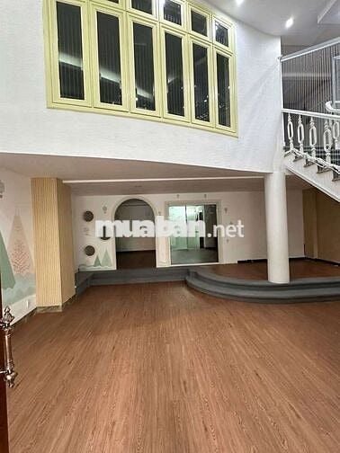 Cho thuê biệt thự khu hi lam Phổ Quang, p2, dt. 8x18m 1 trệt 3 lầu st