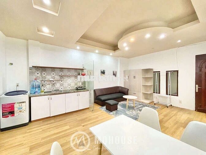 Cho thuê căn hộ 1 phòng ngủ ban công rộng 40m2 ở vòng xoay Lăng Cha Cả