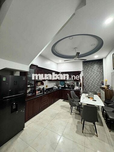 Cần bán nhà Đường Hồ Văn Long, Q. Bình Tân có hẻm xe hơi