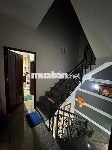 Cần bán nhà Đường Hồ Văn Long, Q. Bình Tân có hẻm xe hơi