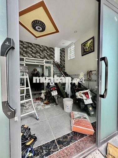 Cho Thuê Nhà Lầu 1 Có 1pn 1Wc Sân Đậu Xe Sẳn Máy Lạnh Máy Nước Nóng