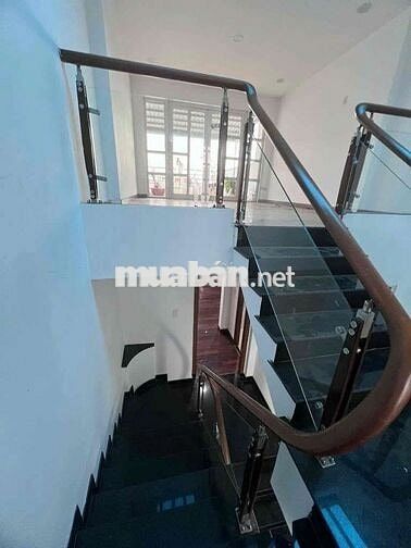 Cho thuê nhà a75/6 Bạch Đằng, p2. Khu sân bay. Dt. 4x16m 4 lầu. 6pn