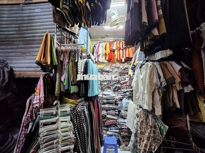 Cần bán lại ki ốt thời trang chợ Nguyễn Tri Phương