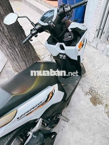 Xe vario xám xi măng chạy kĩ