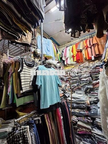 Cần bán lại ki ốt thời trang chợ Nguyễn Tri Phương