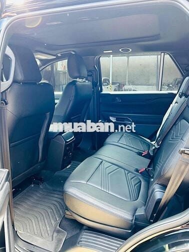Ford Everest 2025 Titanium 2.0L 4x2 AT - 900 km