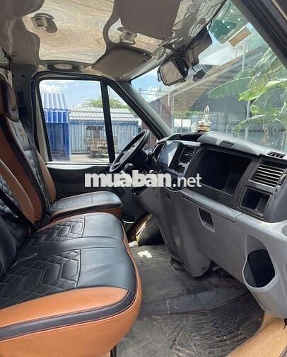 FORD TRANSIT 
tải van 6 ghế. 850kg
sản xuất 2010