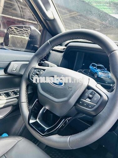 Ford Everest 2025 Titanium 2.0L 4x2 AT - 900 km