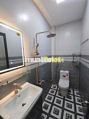 Bán Nhà Q11 3.8m x 10m 2pn 2wc 4.2 T.ỷ