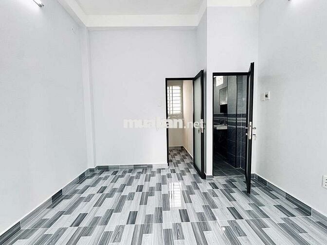 MẶT TIỀN NỘI BỘ LẠC LONG QUÂN NHÀ 5 TẦNG KHÔNG LỘ GIỚI GIÁ 4,98TỶ TL