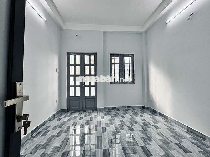 MẶT TIỀN NỘI BỘ LẠC LONG QUÂN NHÀ 5 TẦNG KHÔNG LỘ GIỚI GIÁ 4,98TỶ TL