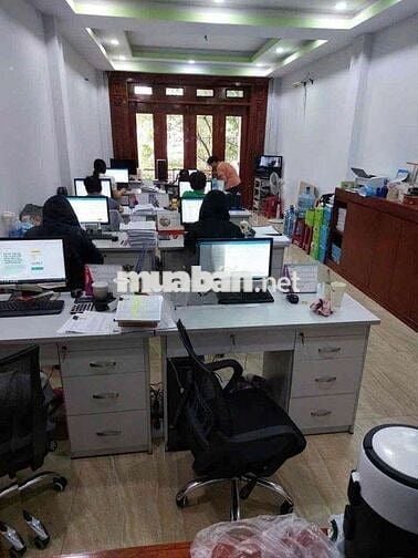 Nhà hẻm xe hơi, gần sân bay. Phù hợp làm VP, kết hợp ở..