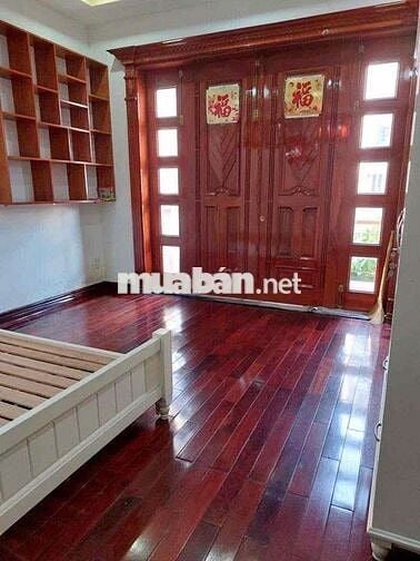 Nhà hẻm xe hơi, gần sân bay. Phù hợp làm VP, kết hợp ở..