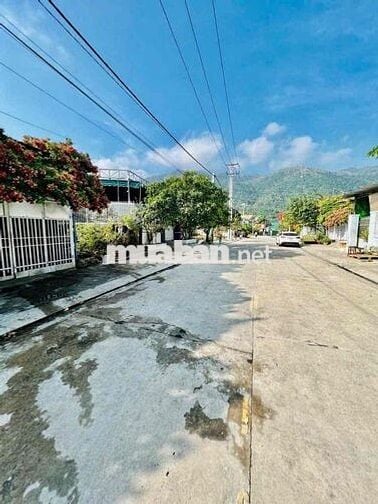 Cần Bán Đất Mặt Tiền Đường Trần Nam Trung Rộng 13m.Ngay TT Phước Đồng