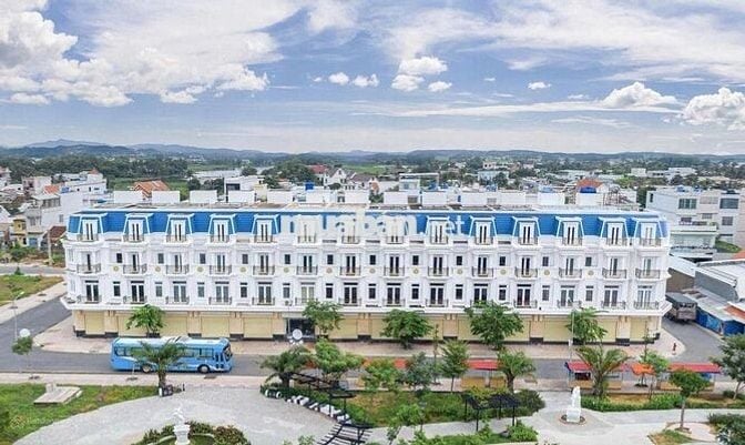 Bán nhà mặt tiền đường ĐT 823 1 trệt, 2 lầu diện tích 90m2 Giá 2 tỷ 6