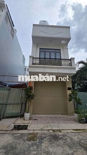 Nhà Cho thuê hẻm 8m xe hơi đậu trong nhà.Dt 4×17m 1 lầu mới 99%.15.5tr