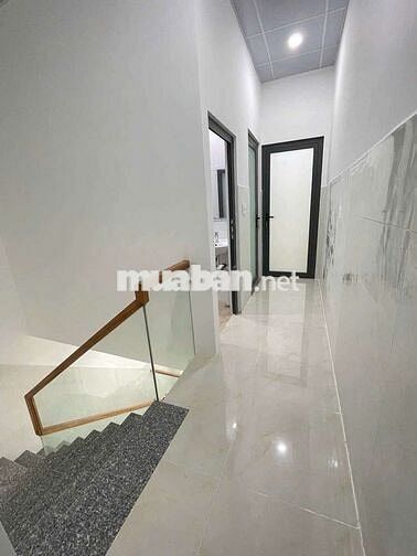 Nhà Cho thuê hẻm 8m xe hơi đậu trong nhà.Dt 4×17m 1 lầu mới 99%.15.5tr