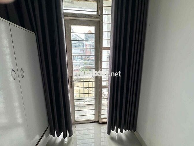 phòng ban công siêu rẻ gần UFM, TDT, NTTU