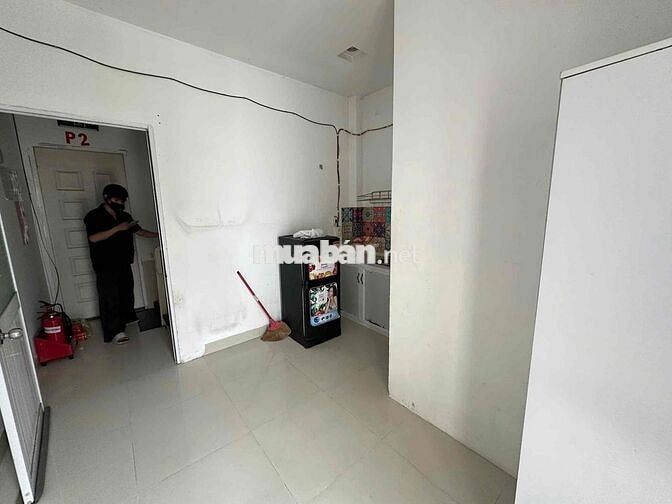 phòng ban công siêu rẻ gần UFM, TDT, NTTU